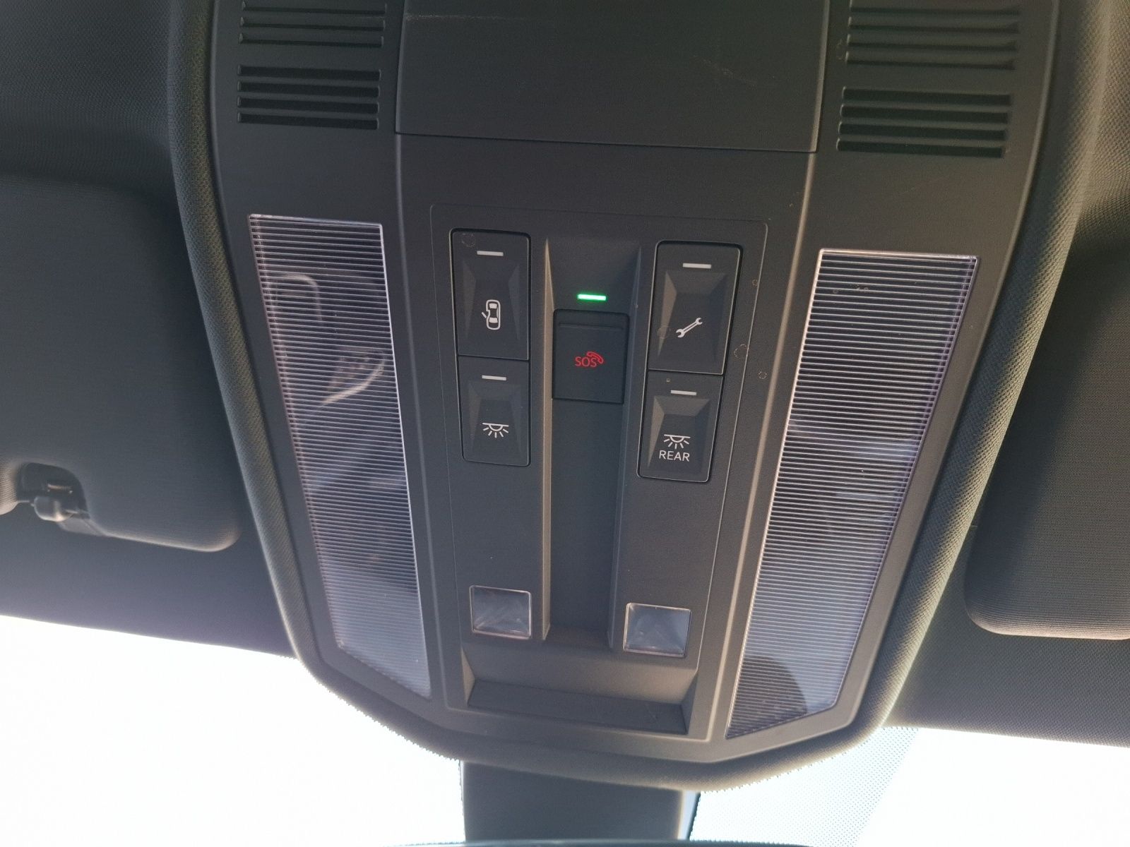 Volkswagen Touareg TDI R-Line 4M - Samsaru's Car Outlet