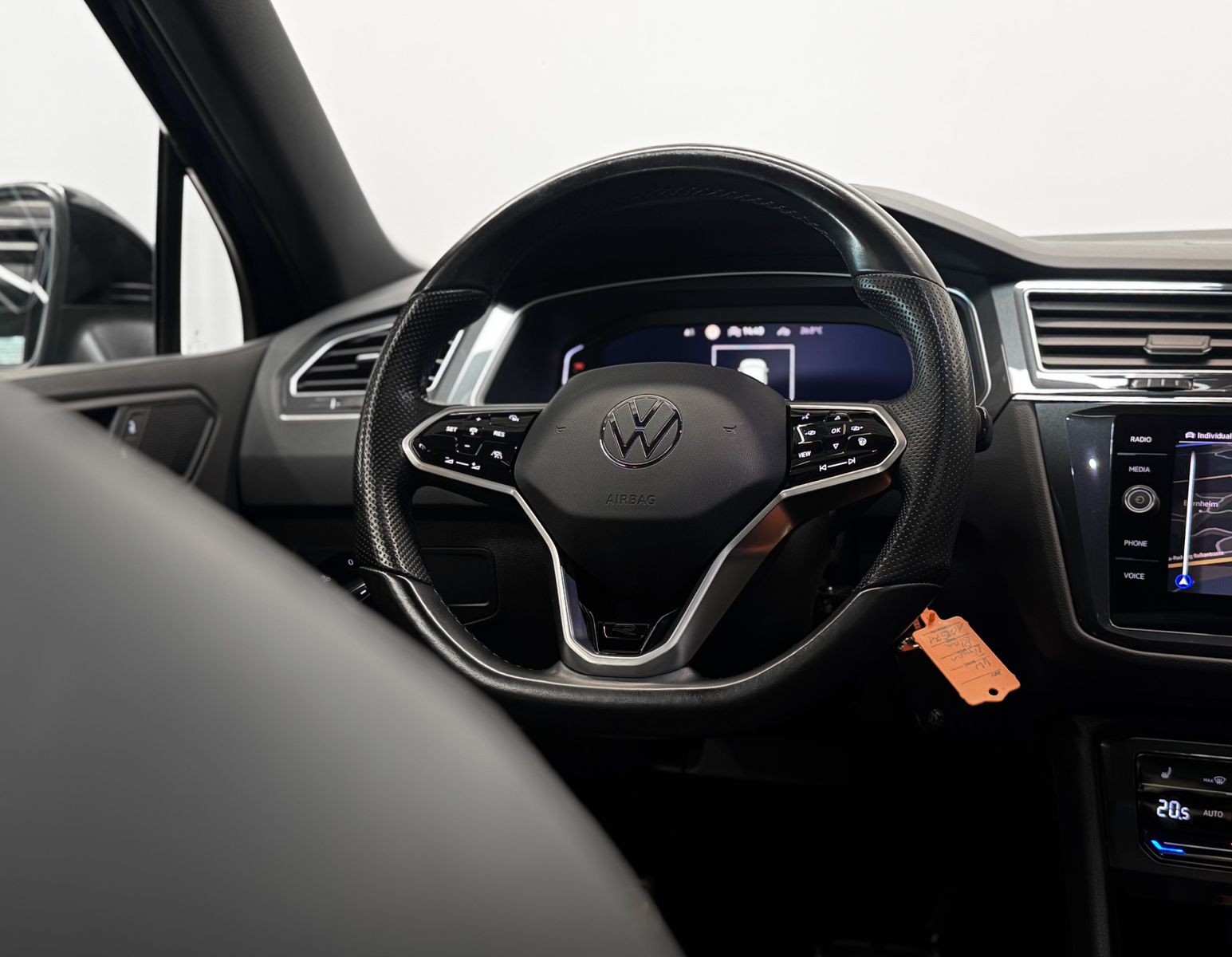 Volkswagen Tiguan R-Line 4M - Samsaru's Car Outlet