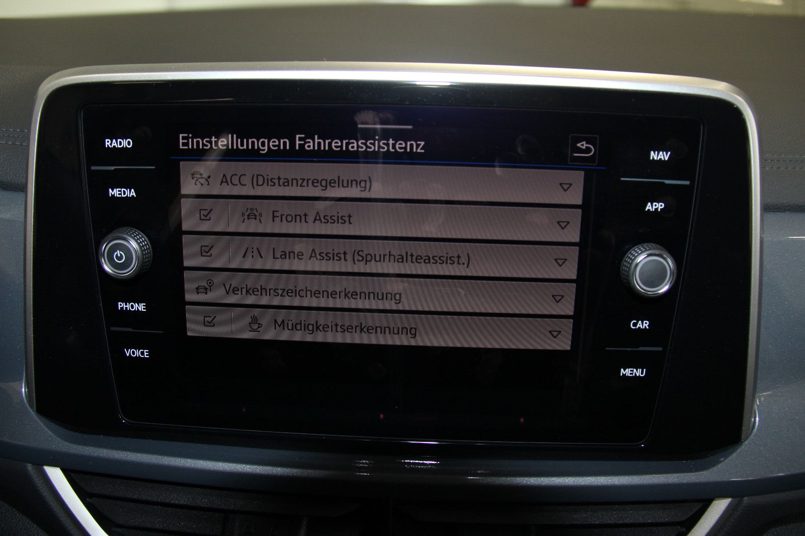Volkswagen T-Roc Style 1.5 TSI DSG - Samsaru's Car Outlet