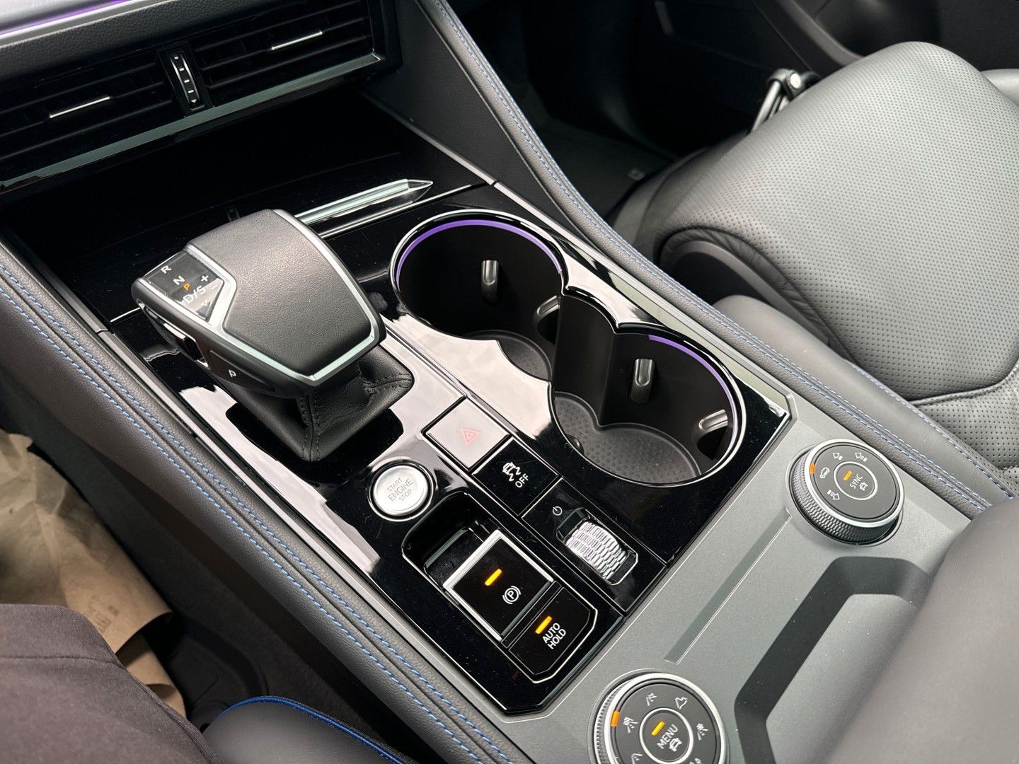 Volkswagen Touareg R 3.0 TSI V6 eHybrid 4Motion - Samsaru's Car Outlet