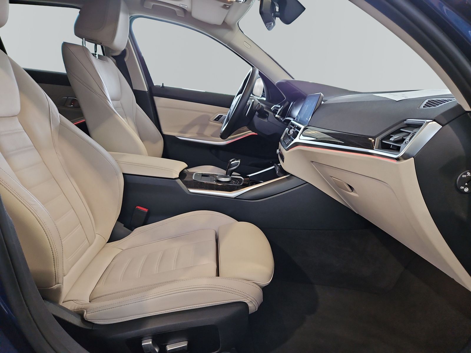 BMW 330e xDrive Touring LuxuryLine - Samsaru's Car Outlet