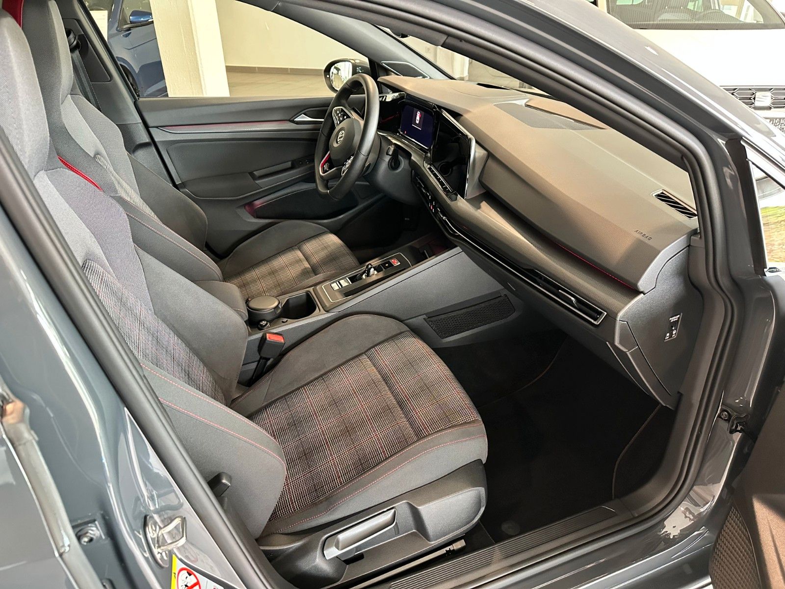 Volkswagen Golf VIII GTI - Samsaru's Car Outlet
