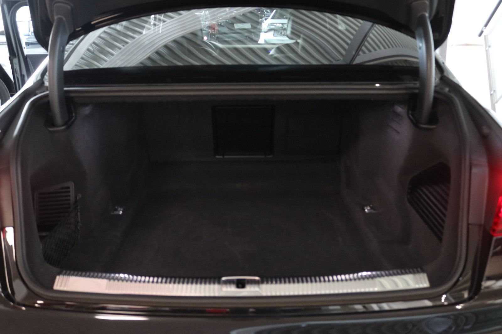 Audi A8 55 TFSI quattro - Samsaru's Car Outlet
