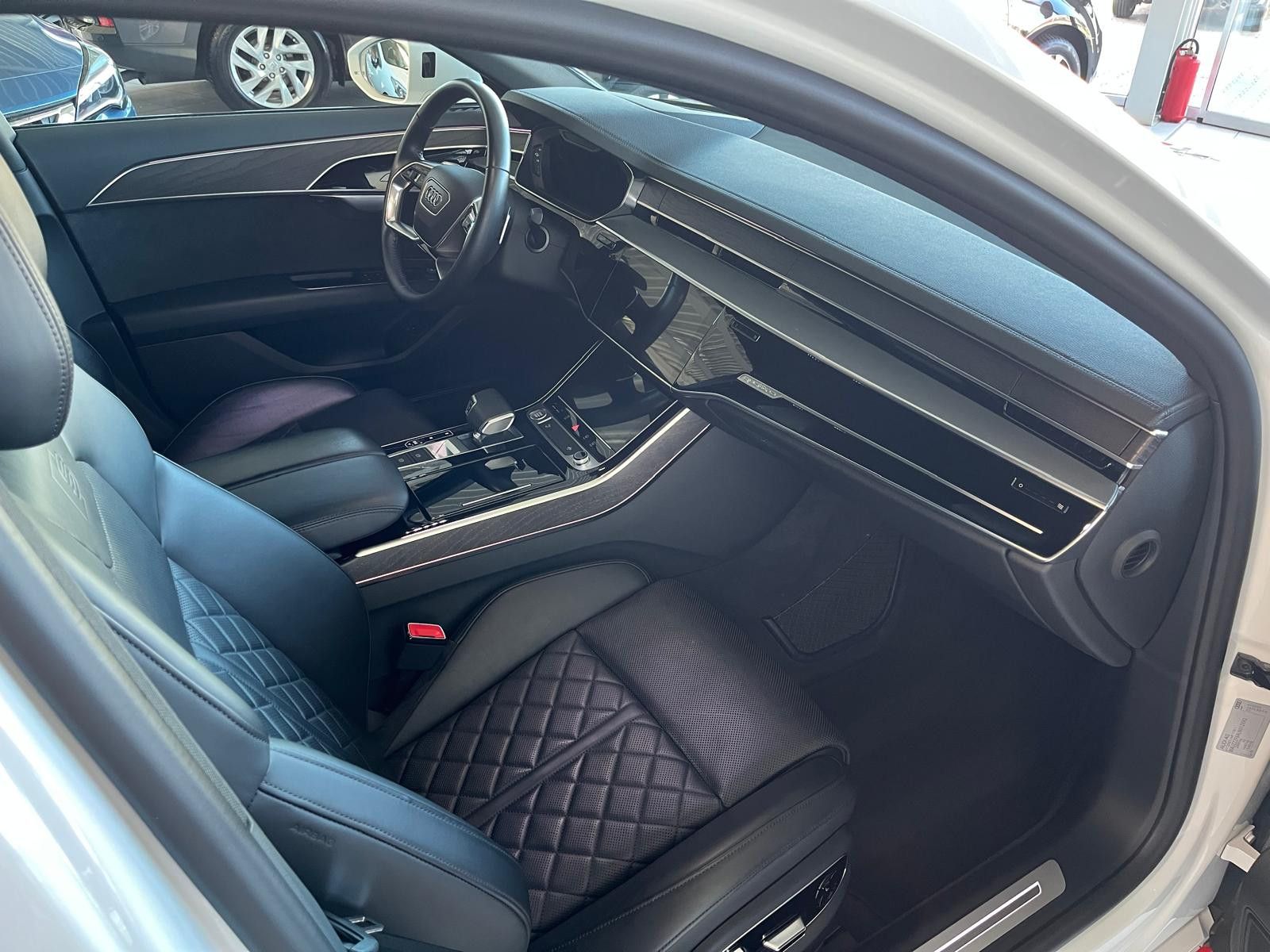 Audi A8 60 TFSI e quattro - Samsaru's Car Outlet