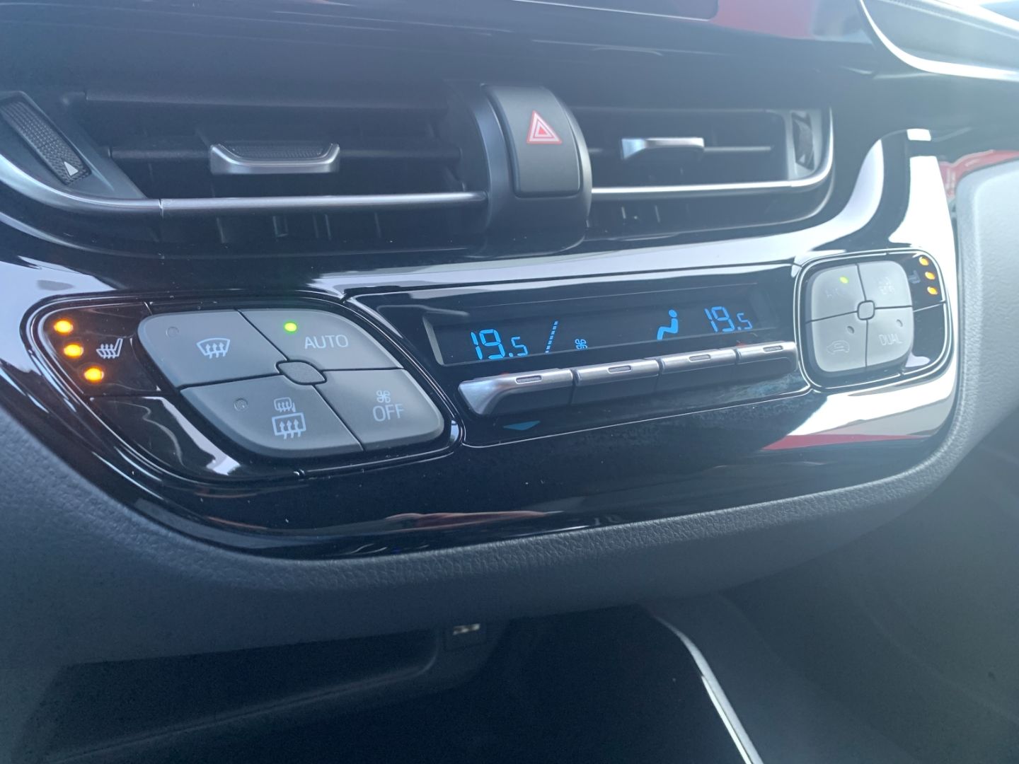 Toyota C-HR Hybrid Team D - Samsaru's Car Outlet