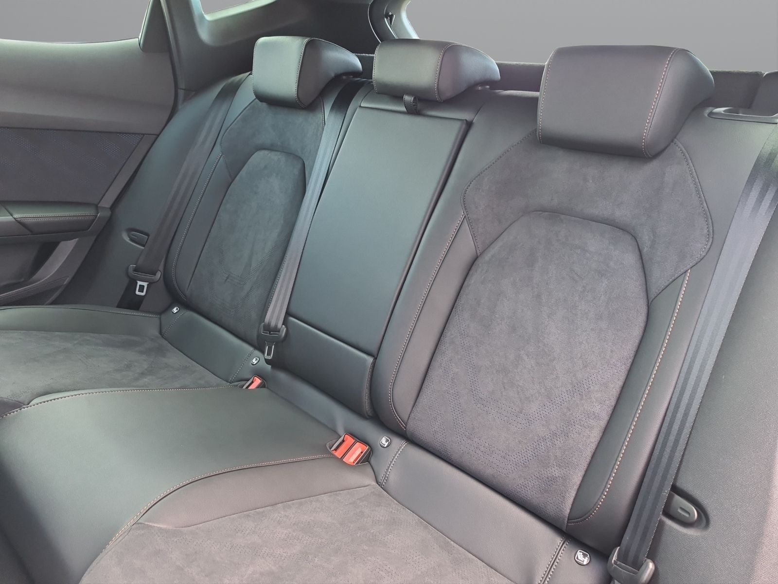 Cupra Formentor VZ 1.5e Hybrid - Samsaru's Car Outlet