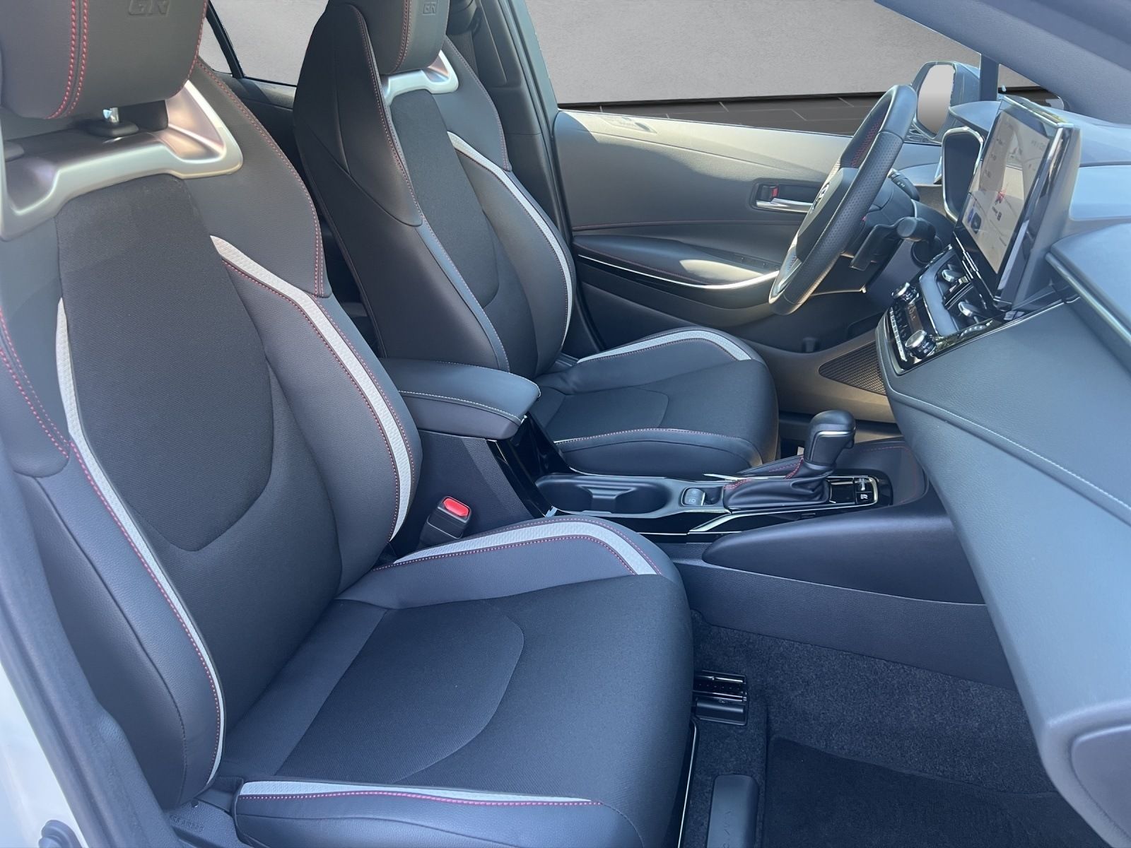 Toyota Corolla 2.0 Hybrid GR Sport 1HD+NAVI+CARPLAY+PDC