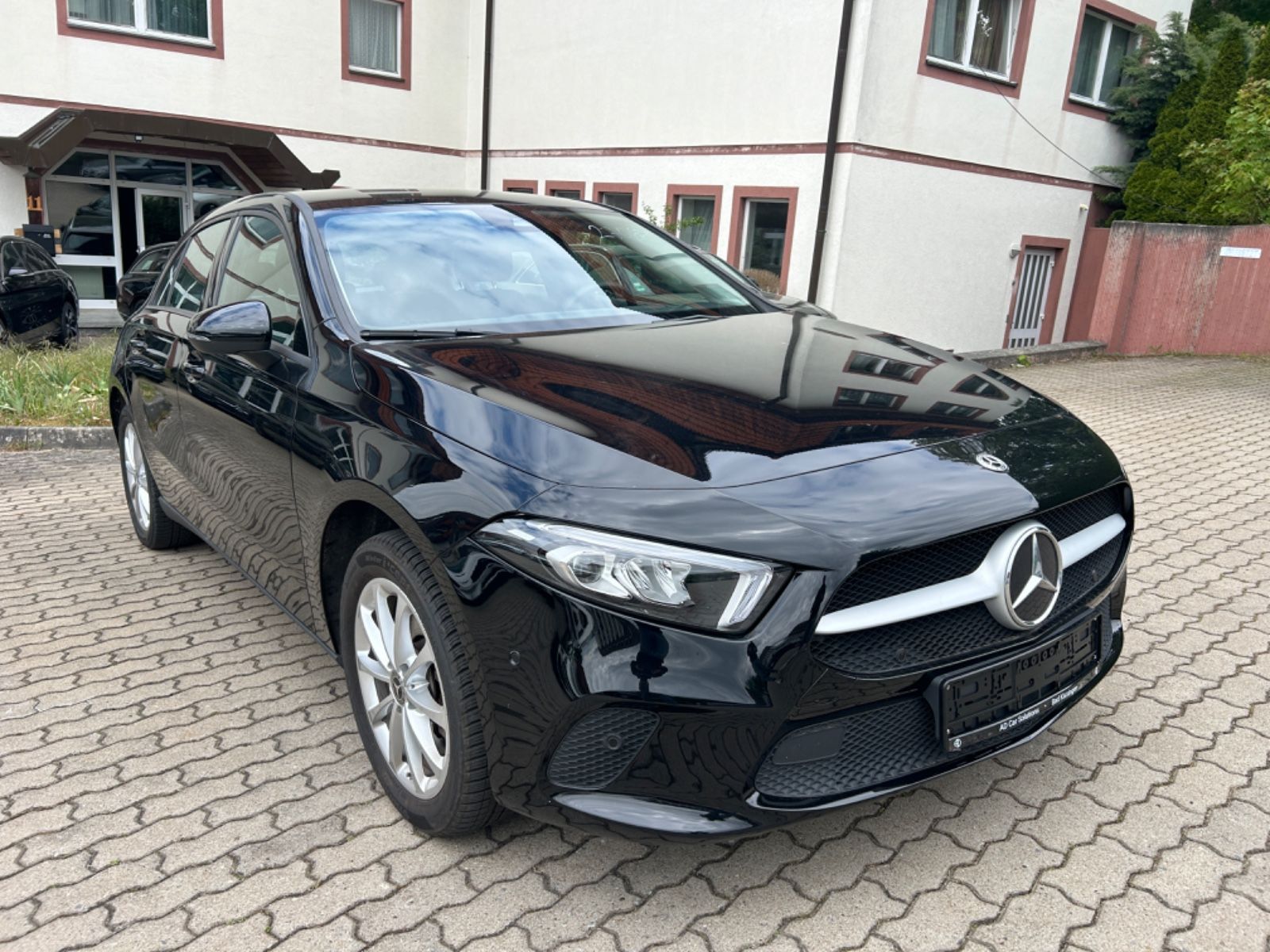 Mercedes-Benz A250e Business - Samsaru's Car Outlet