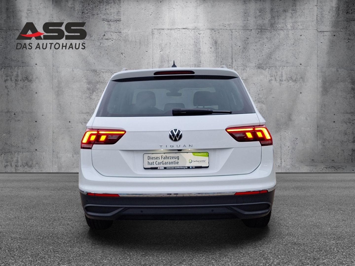 Volkswagen Tiguan 2.0 TDI Life - Samsaru's Car Outlet