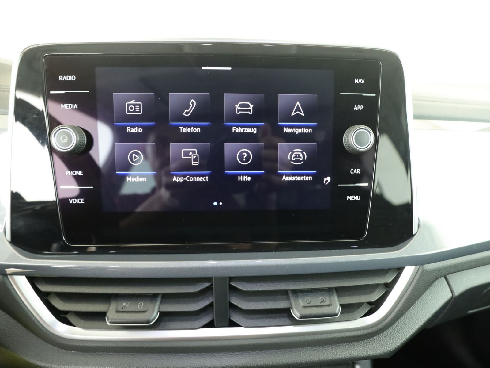Volkswagen T-Roc 1.0 TSI Style - Samsaru's Car Outlet