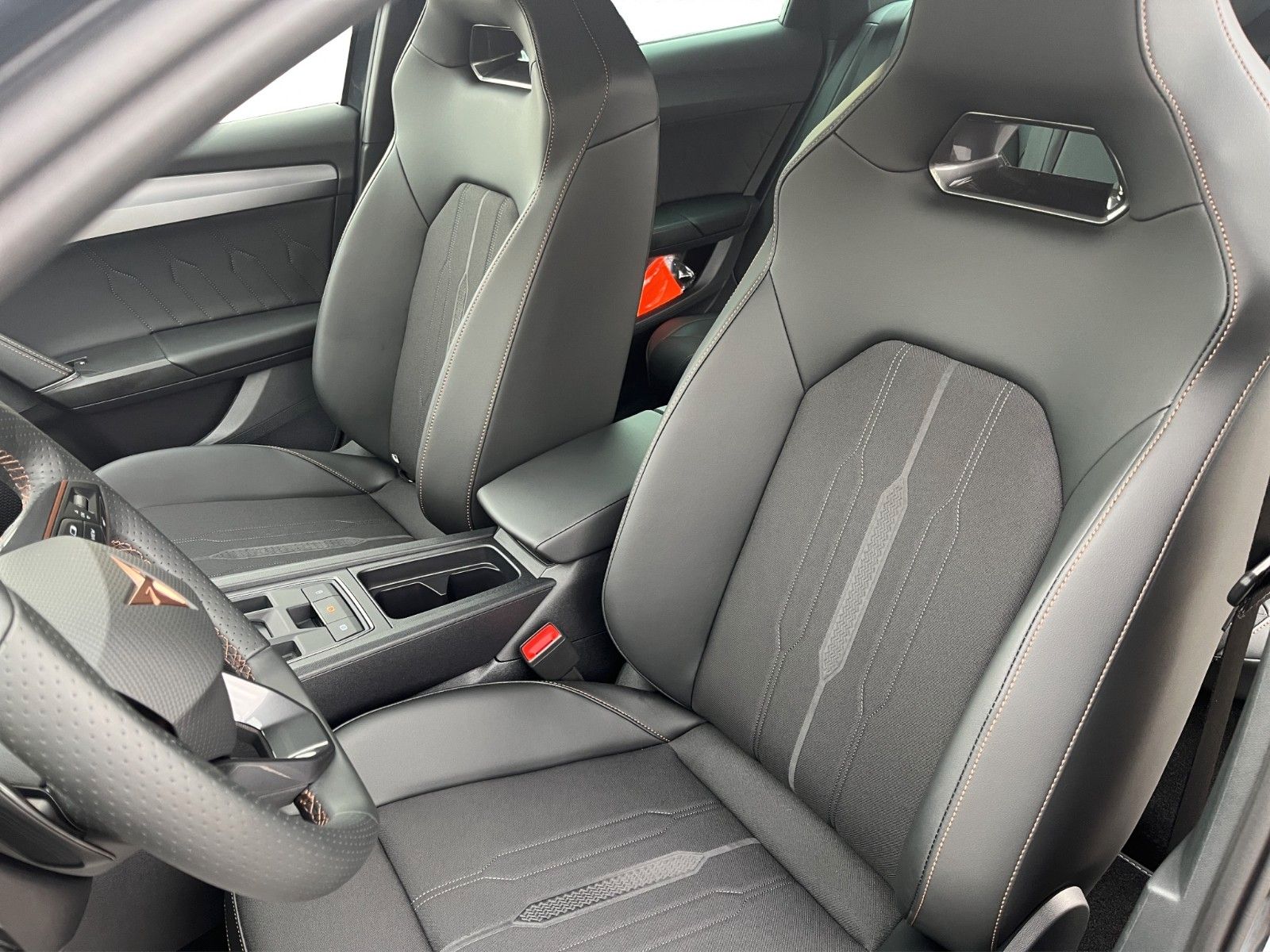 Cupra Leon Sportstourer 1.5 eTSI - Samsaru's Car Outlet