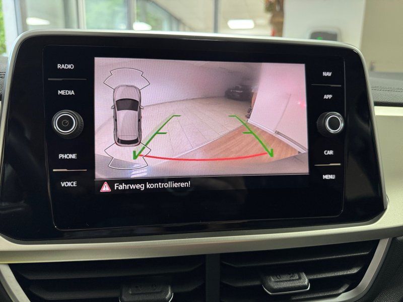 Volkswagen T-Roc 1.5 TSI Move - Samsaru's Car Outlet