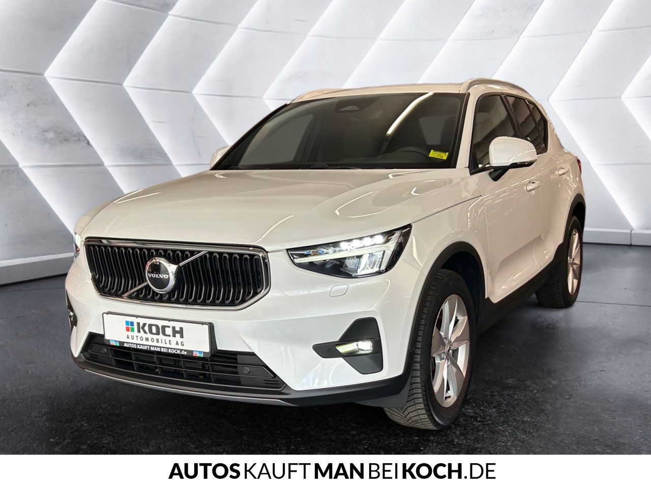 Volvo XC40 B3 DKG Core AHK LED SHZ/LHZ NAVI PDC/CAM!