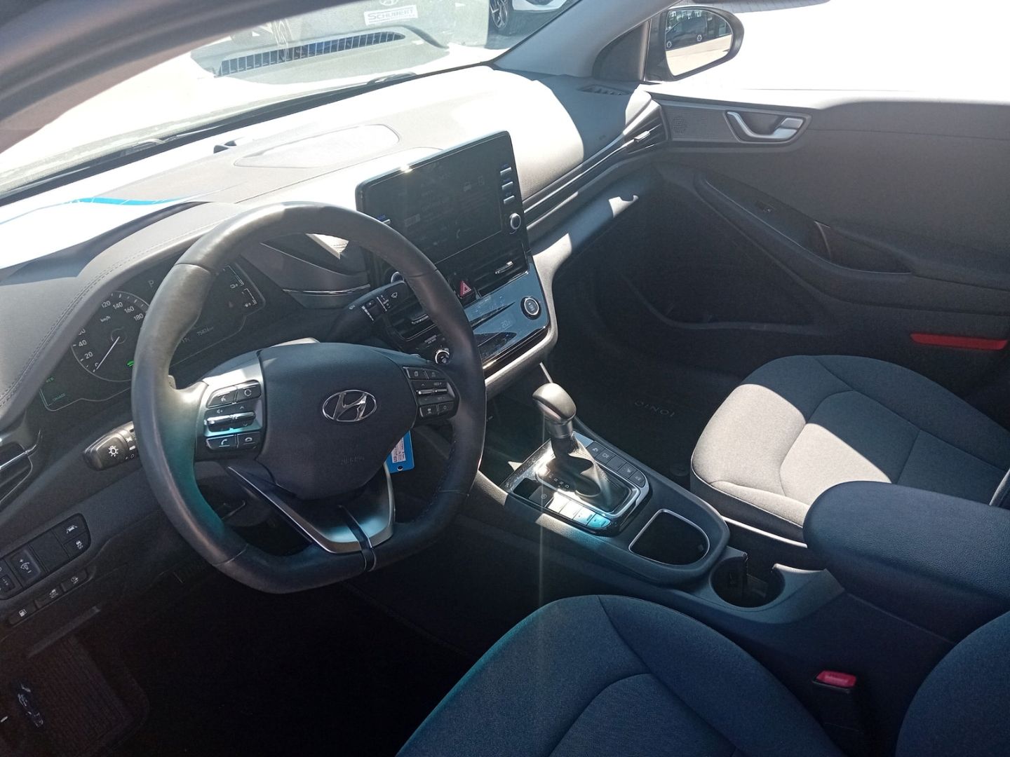 Hyundai IONIQ Plug In Hybrid PHEV Trend - Samsaru's Car Outlet