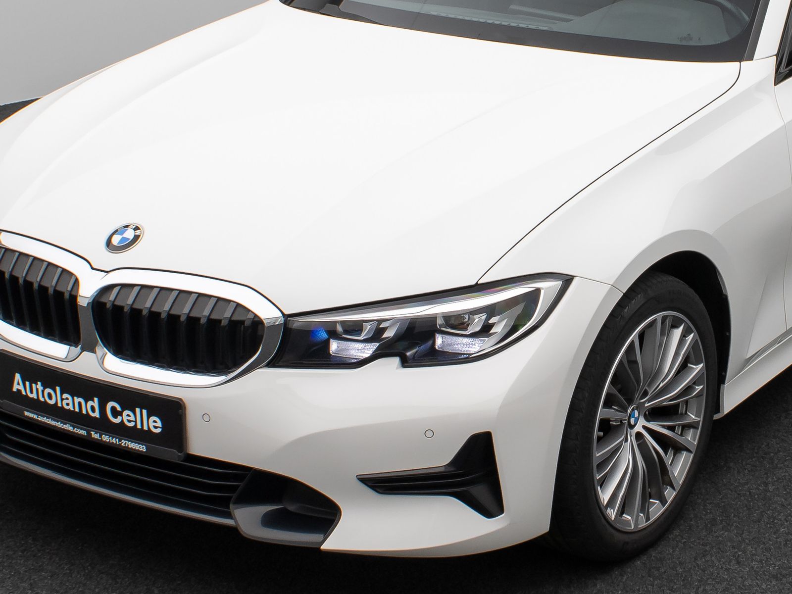 BMW 320d SportLine - Samsaru's Car Outlet
