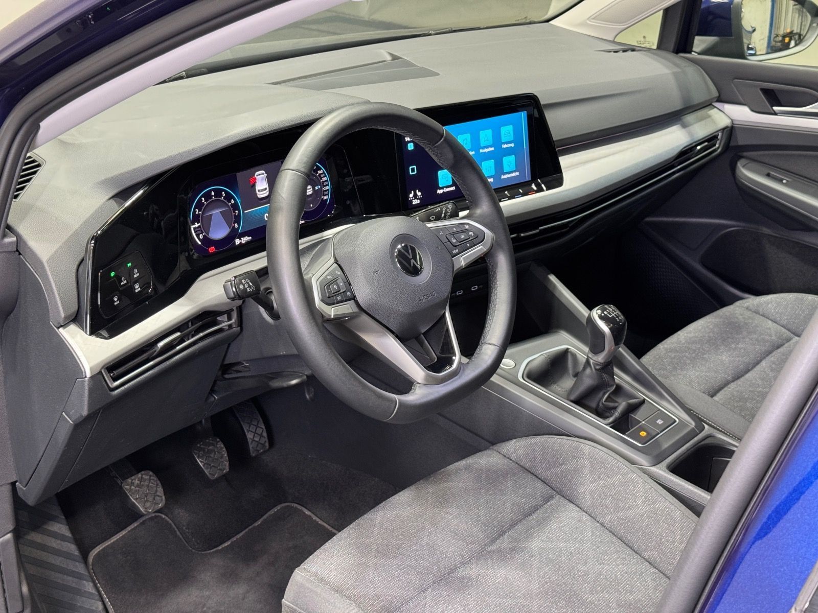 Volkswagen Golf Life 1.0 TSI - Samsaru's Car Outlet