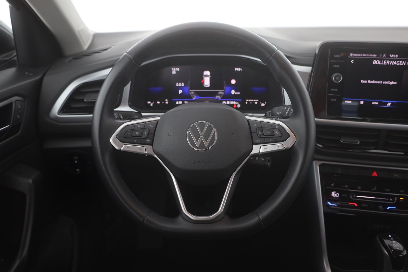 Volkswagen T-Roc 1.5 TSI DSG - Samsaru's Car Outlet