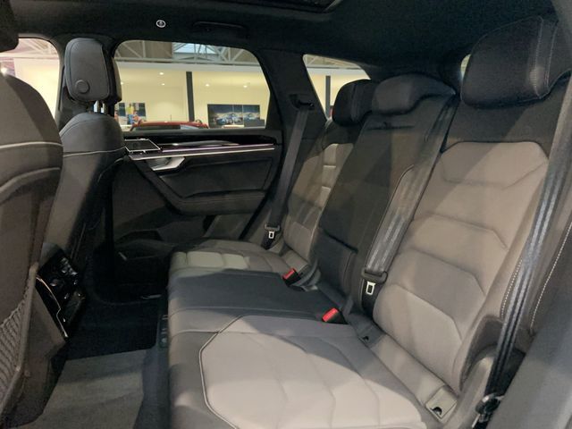 Volkswagen Touareg 3.0 TDI R-Line Final AHK 21Z Pano Stand