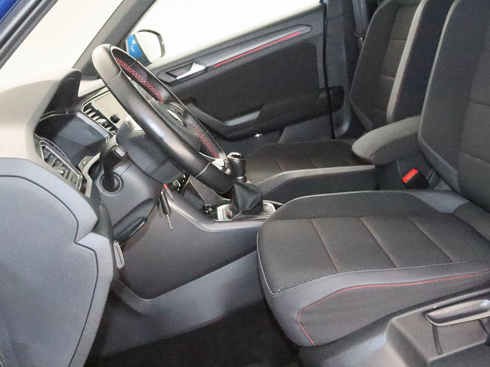 Volkswagen T-Roc 1.5 TSI Sport - Samsaru's Car Outlet