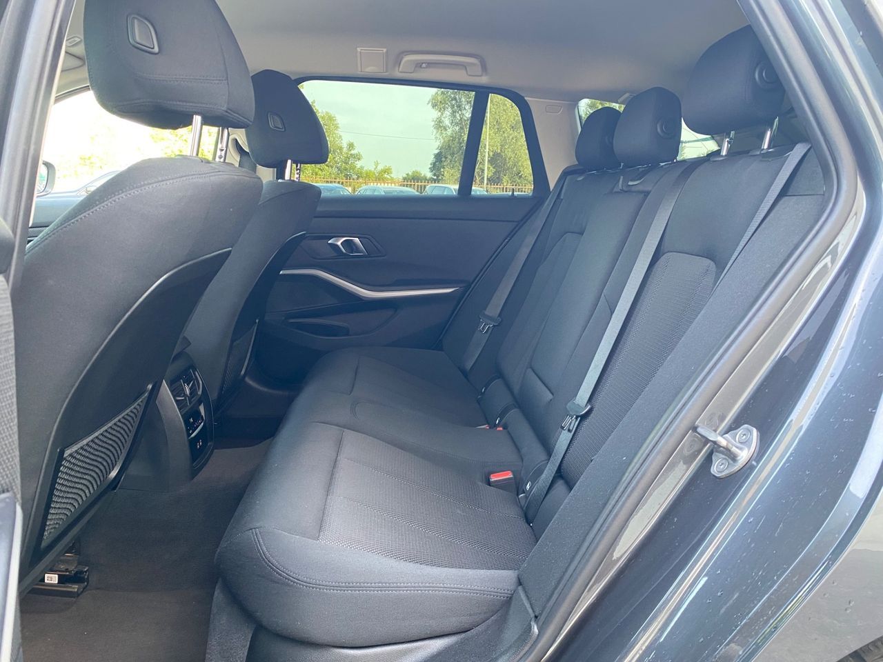 BMW 316d Touring Business Advantage - Samsaru's Car Outlet
