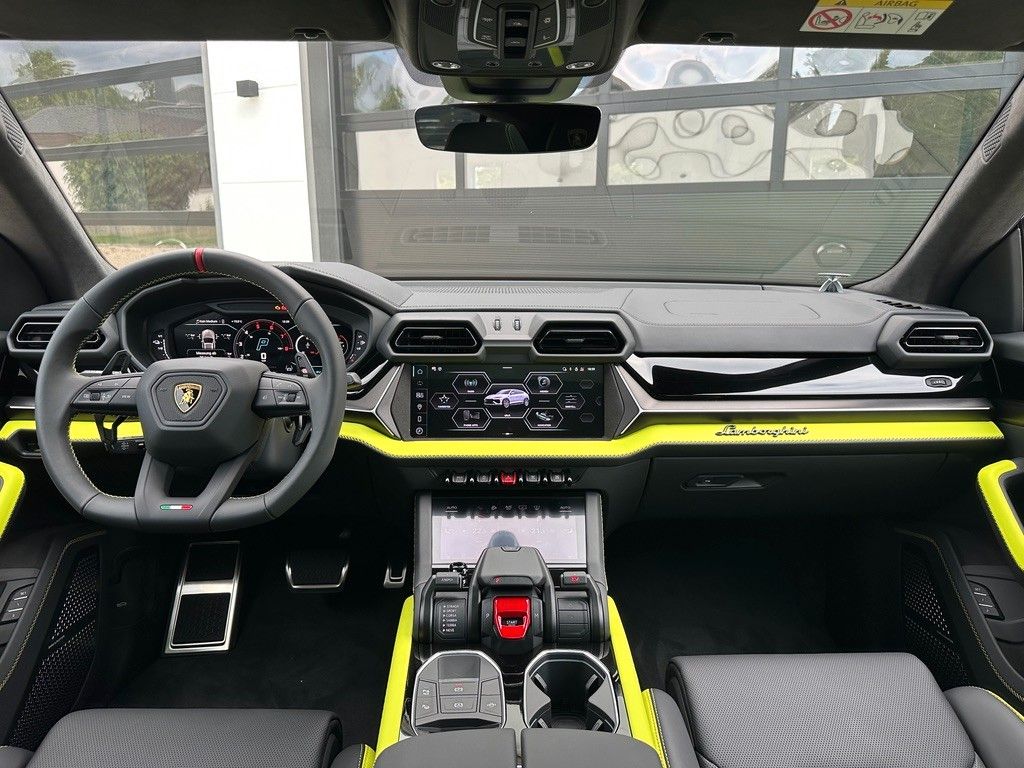 Lamborghini Urus - Samsaru's Car Outlet