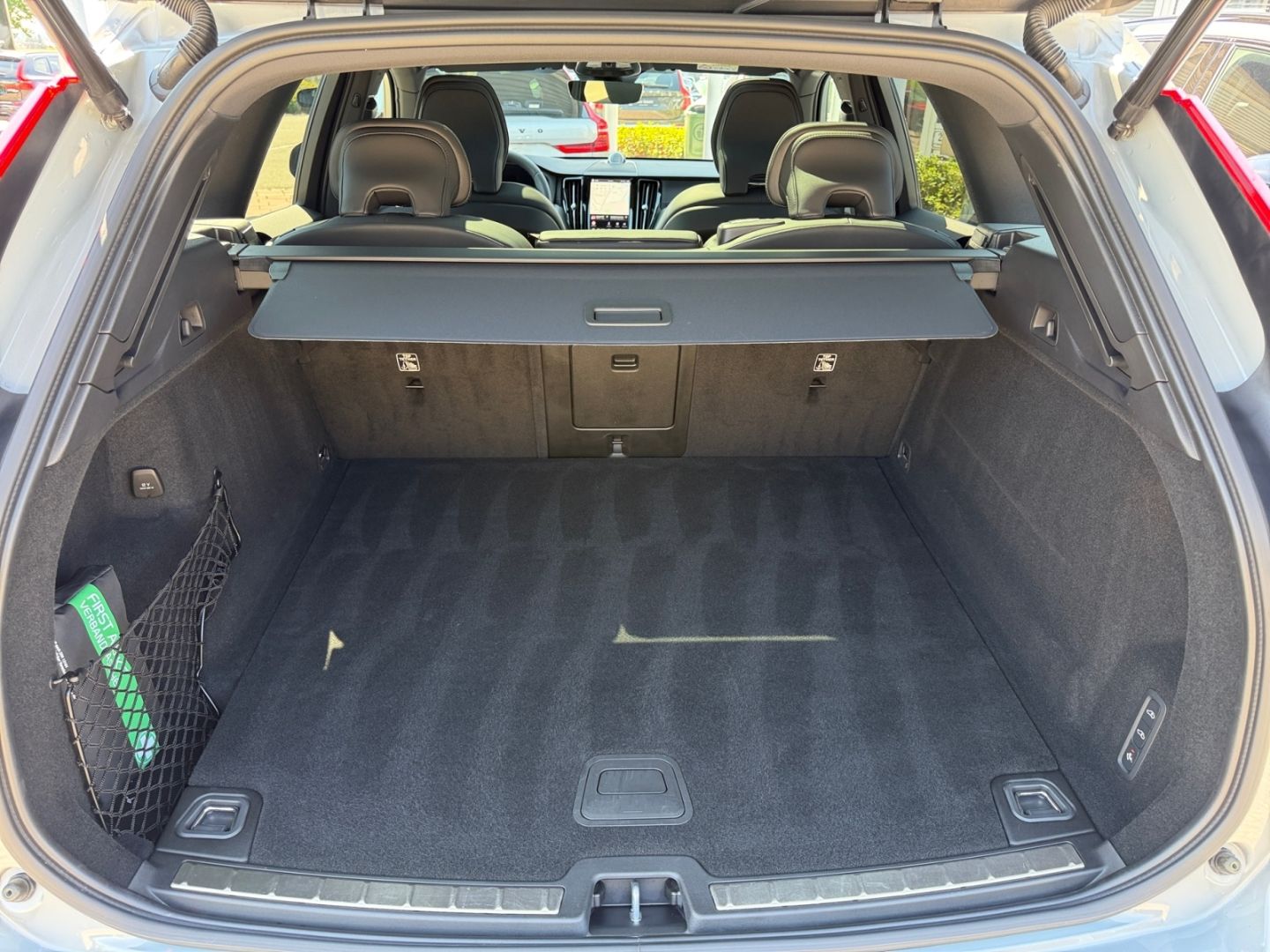 Volvo XC60 B4 Ultimate Dark AWD B&W StandHZG AHK Luft