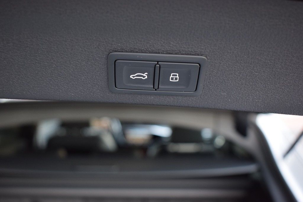 Audi A6 Avant 45 TFSI quattro S-line - Samsaru's Car Outlet