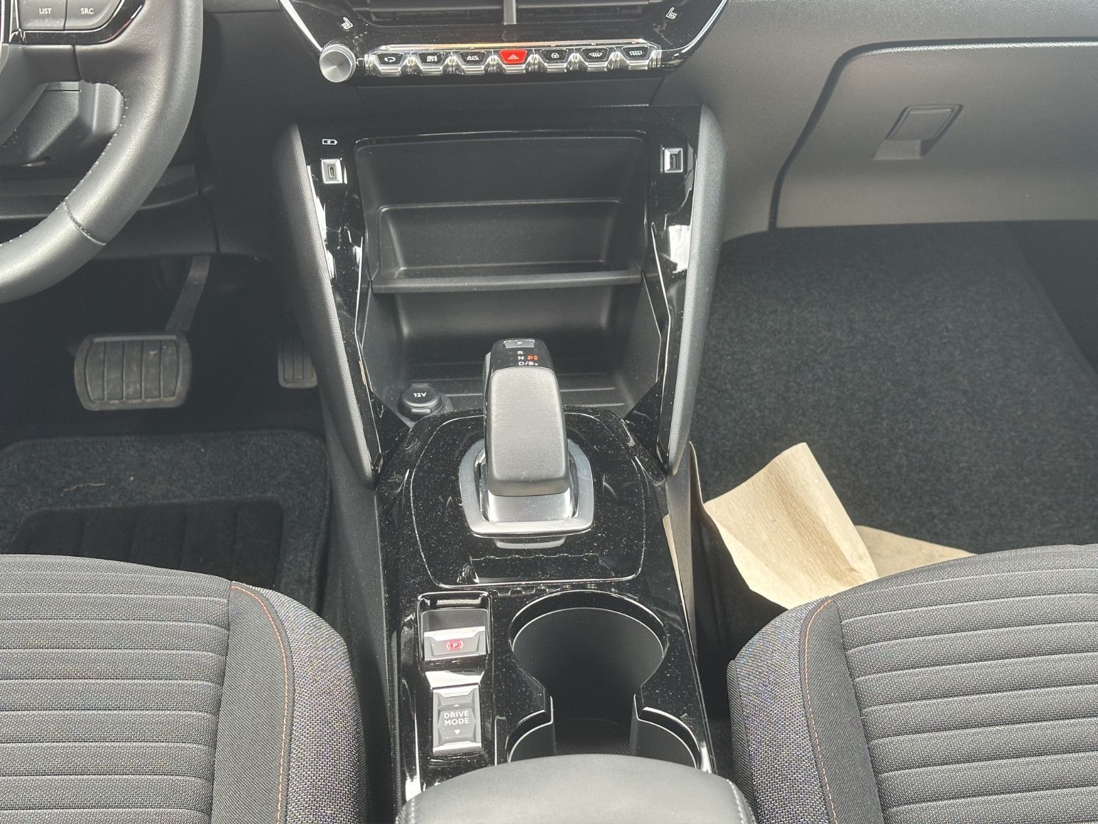 Peugeot 208 eActive - Samsaru's Car Outlet
