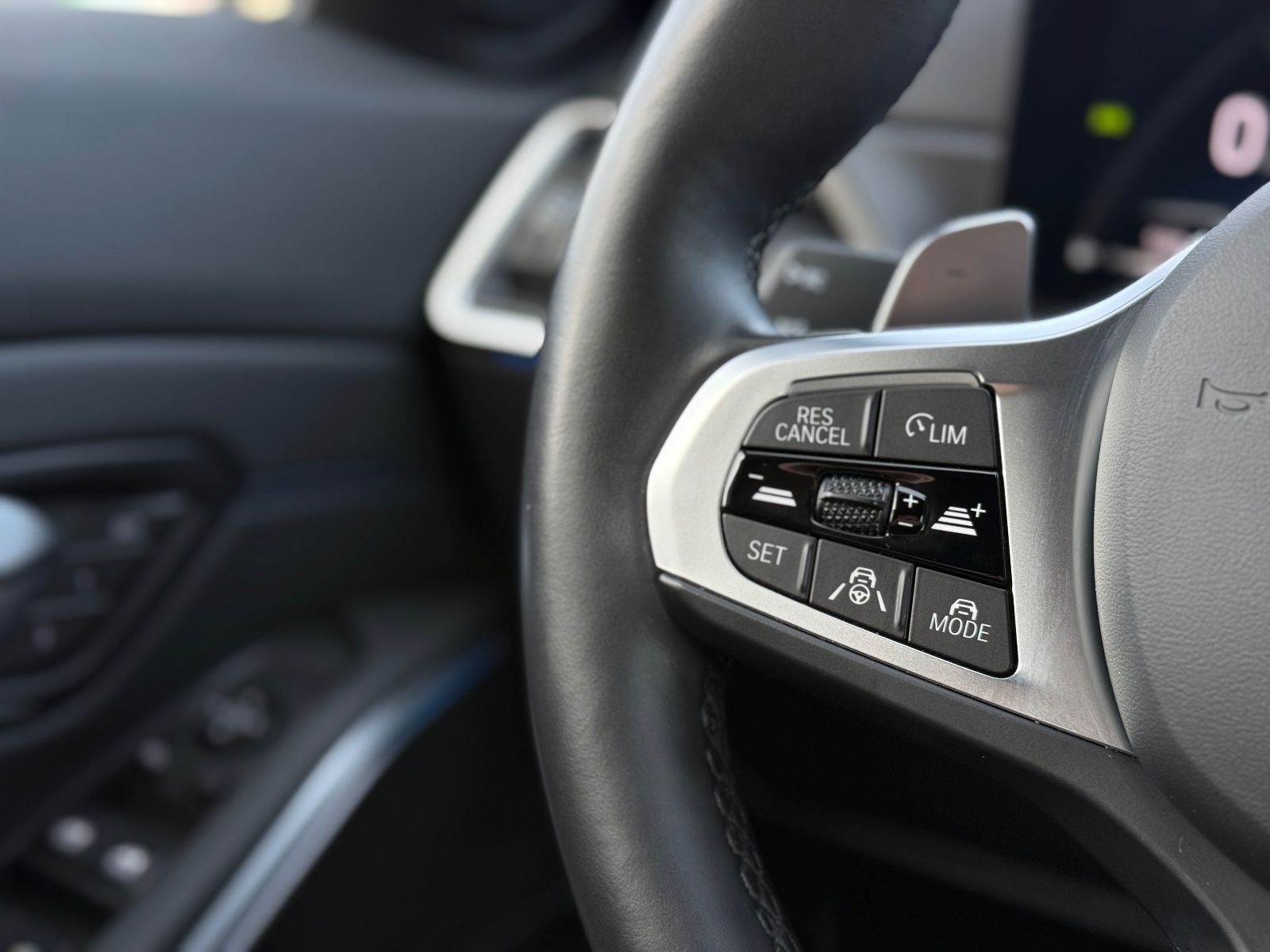 BMW 320 d xDrive M-SPORT - Samsaru's Car Outlet
