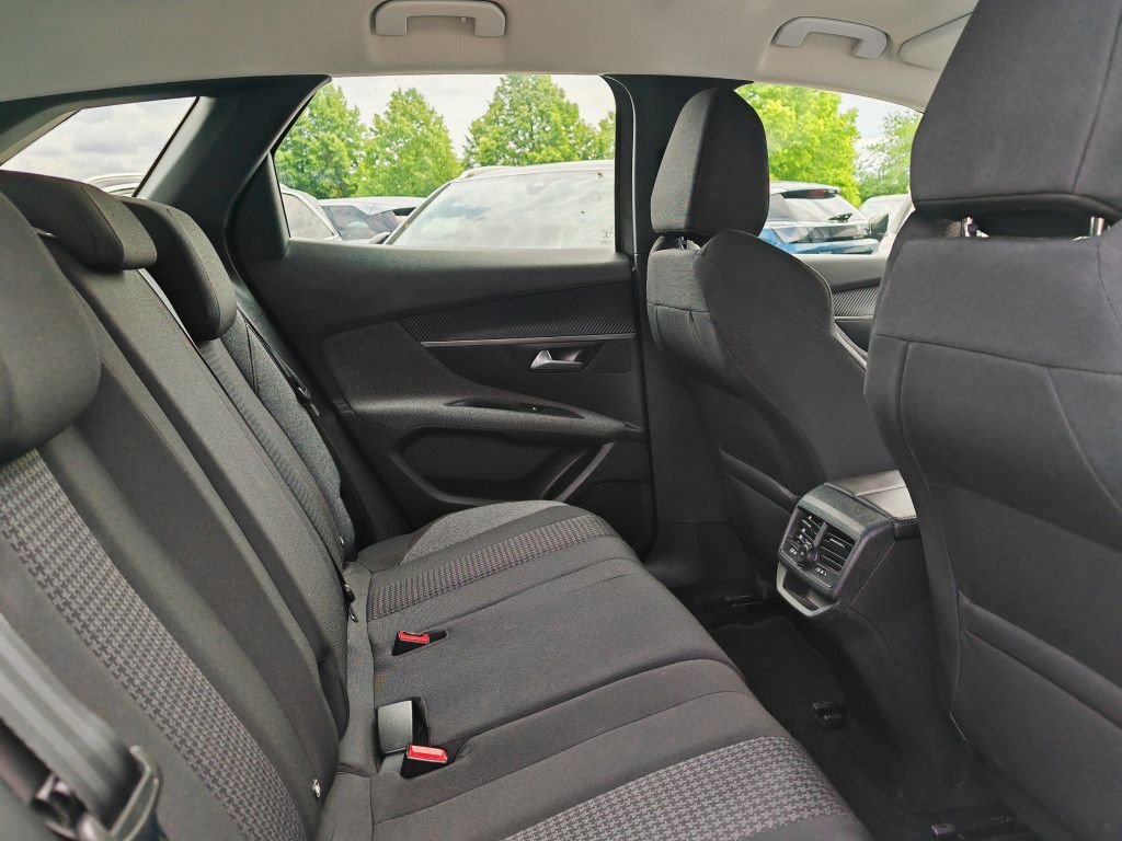Peugeot 3008 PureTech 130 EAT8 - Samsaru's Car Outlet