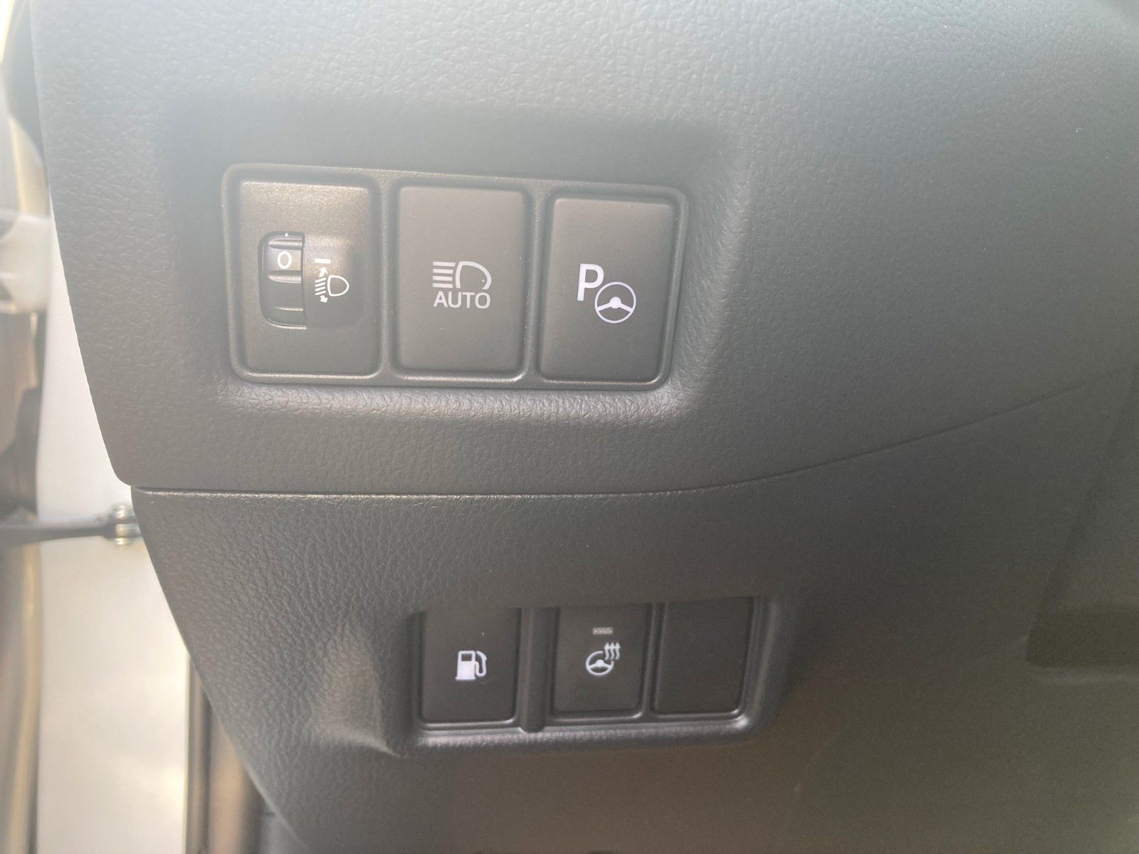 Toyota C-HR 2.0-l-VVTi Hybrid - Samsaru's Car Outlet