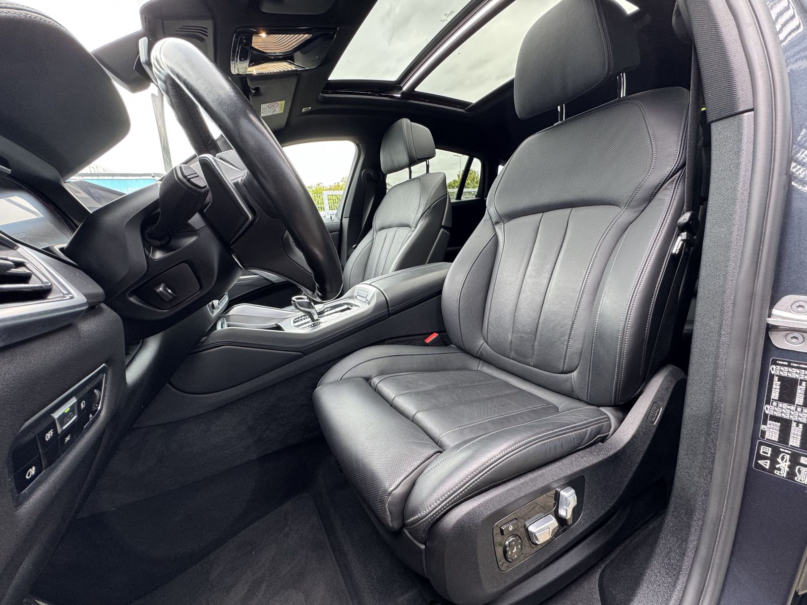 BMW X6 xDrive30d M Sport AHK PANO LASER Sitzklima