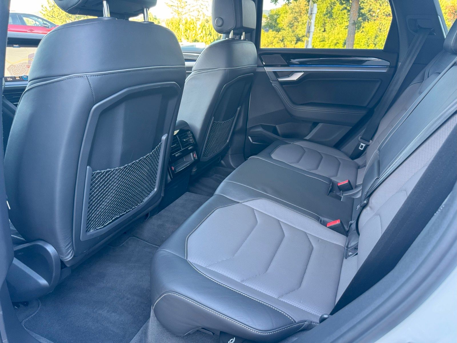 Volkswagen Touareg R-Line 4Motion - Samsaru's Car Outlet