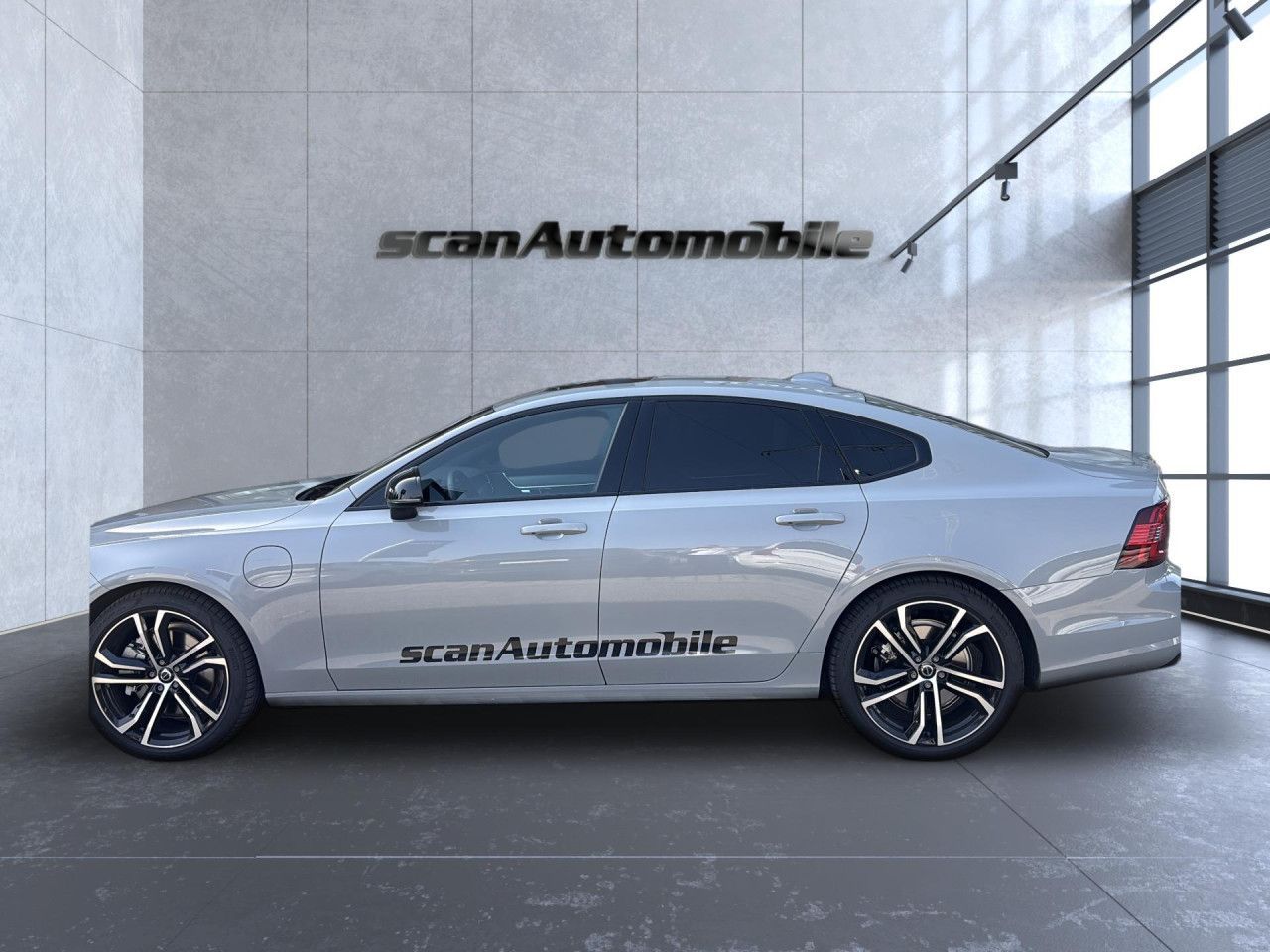 Volvo S90 Plus Dark Recharge Plug-In Hybrid AWD LED
