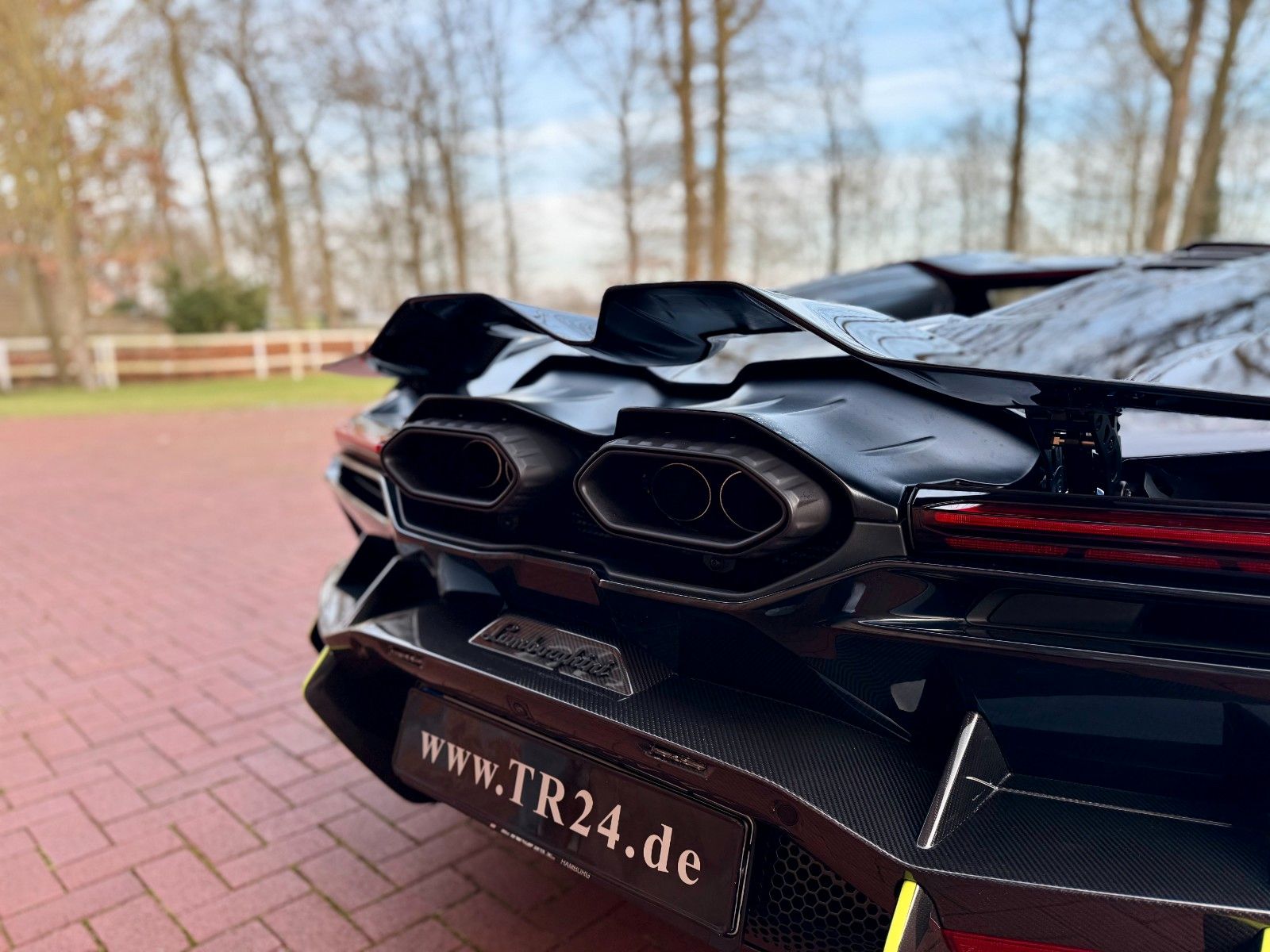 Lamborghini Revuelto V12 MY26/Carbon/PassengerDis/CorsaTex