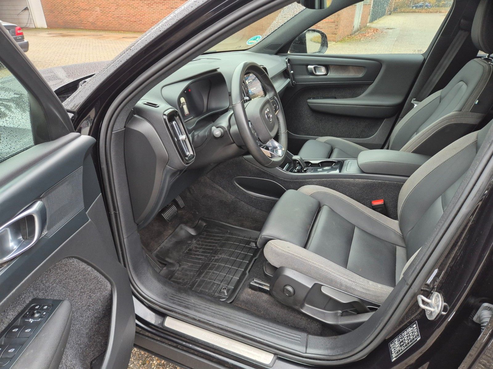 Volvo XC40 Twin Motor Plus Recharge Pure Electric AWD