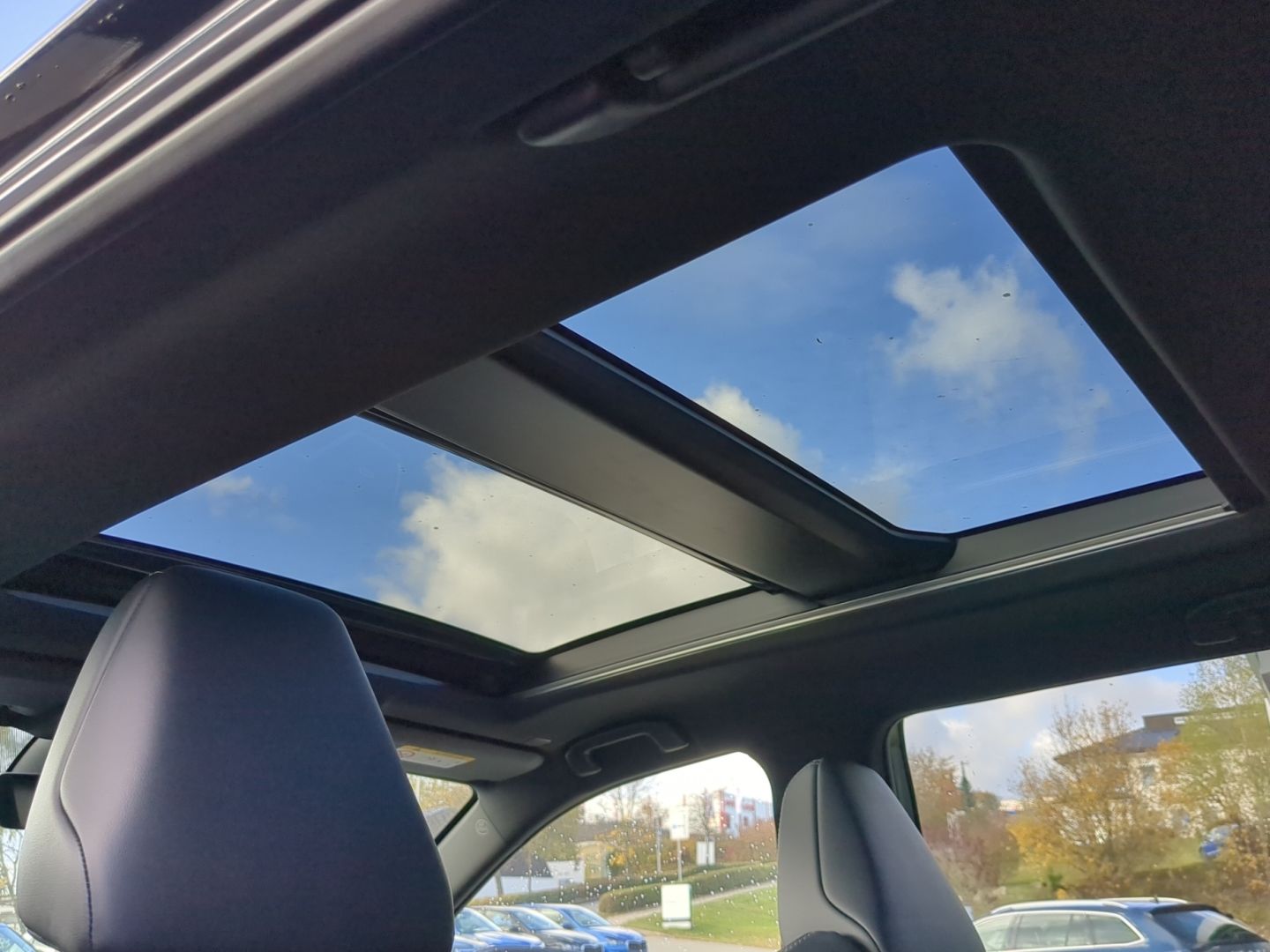 Toyota RAV 4 Plug-in Hybrid 2.5 VVT-i - Samsaru's Car Outlet