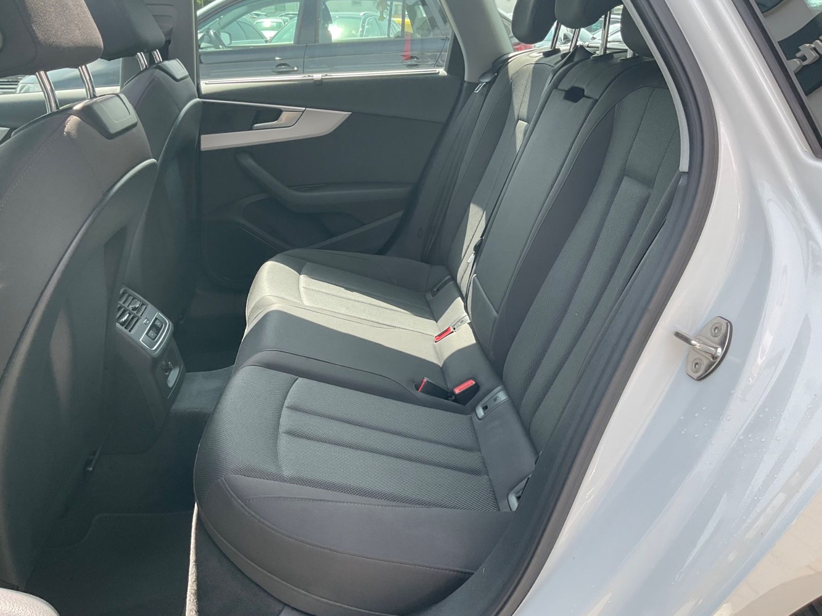 Audi A4 Avant 35 TFSI S-tronic - Samsaru's Car Outlet