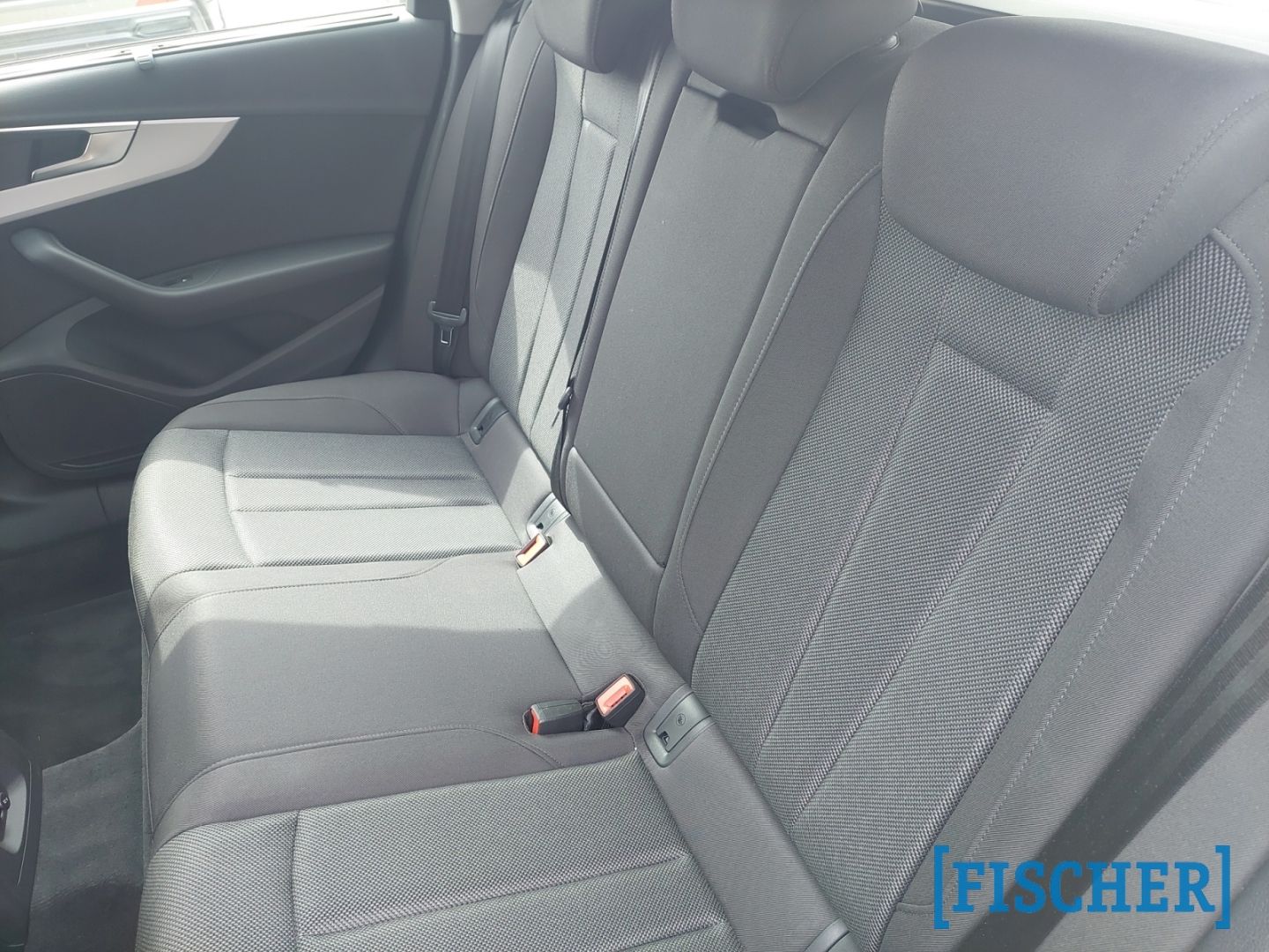 Audi A4 Avant 35 TDI S tronic S line - Samsaru's Car Outlet