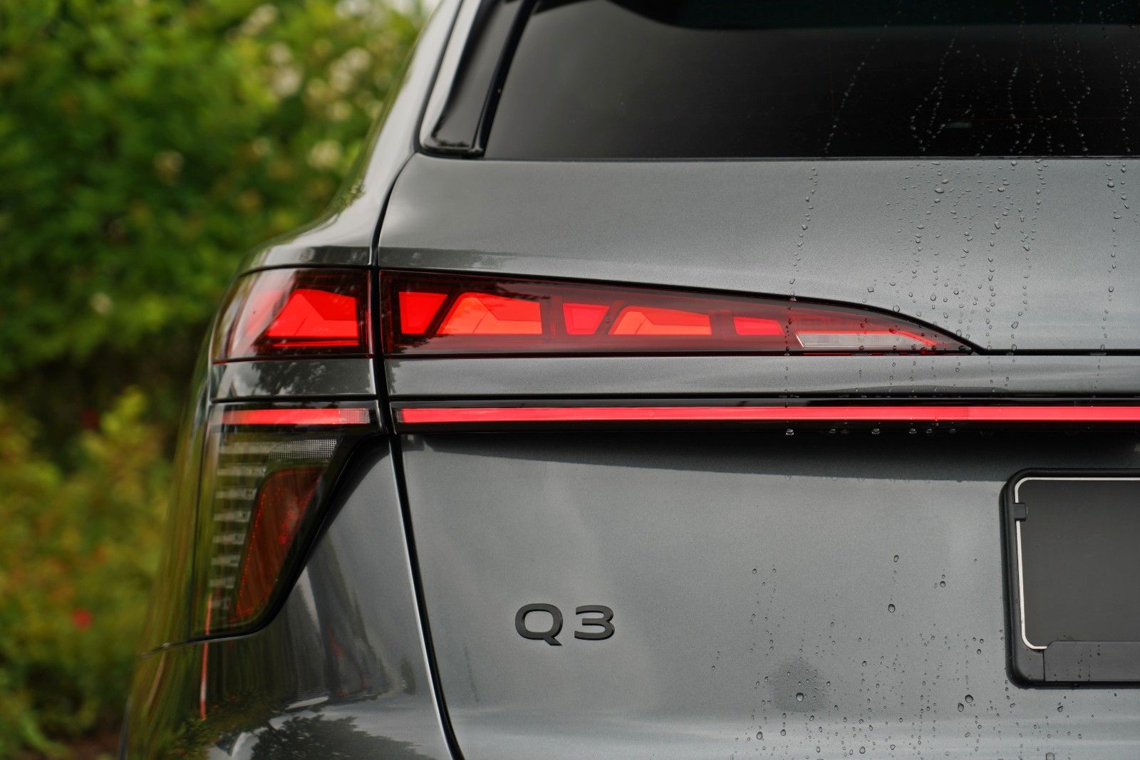 Audi Q3 SUV e-hybrid AHK S-LINE PANO TECH PRO MATRIX