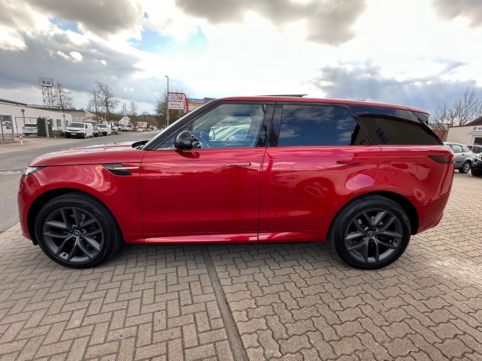 Range Rover Sport Dynamic SE Hybrid - Samsaru's Car Outlet