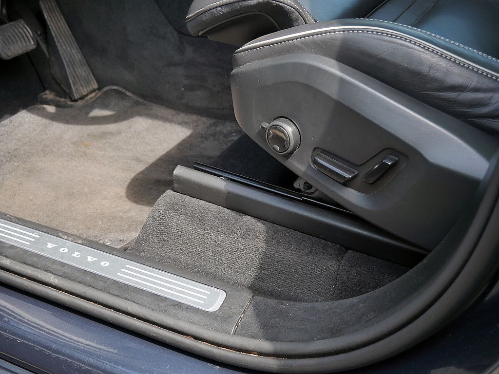 Volvo XC90 B5 AWD Plus Bright LUFTFEDERUNG 360° PANO