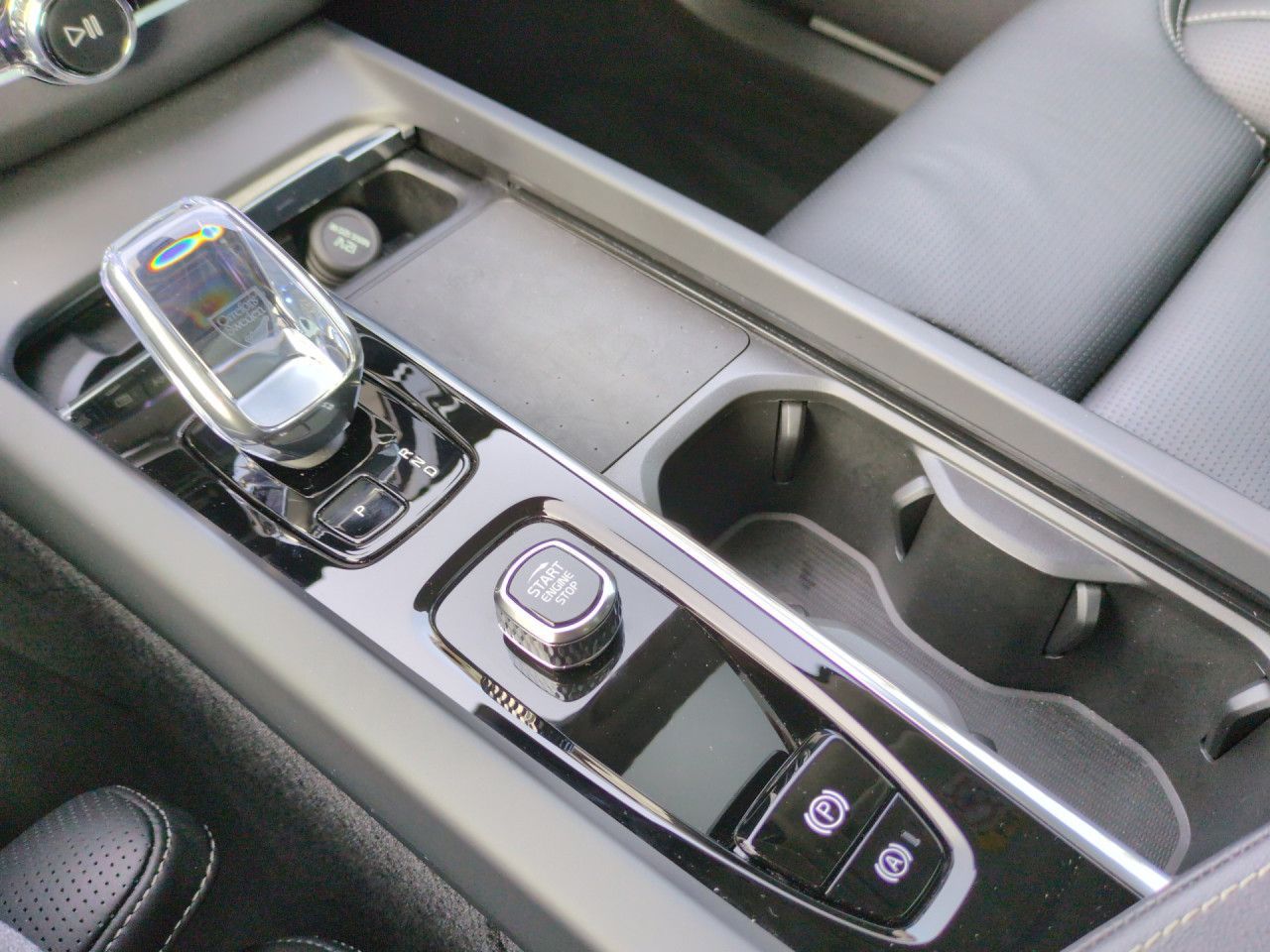 Volvo XC60 T8 Recharge Ultra Dark Plug-In Hybrid AWD