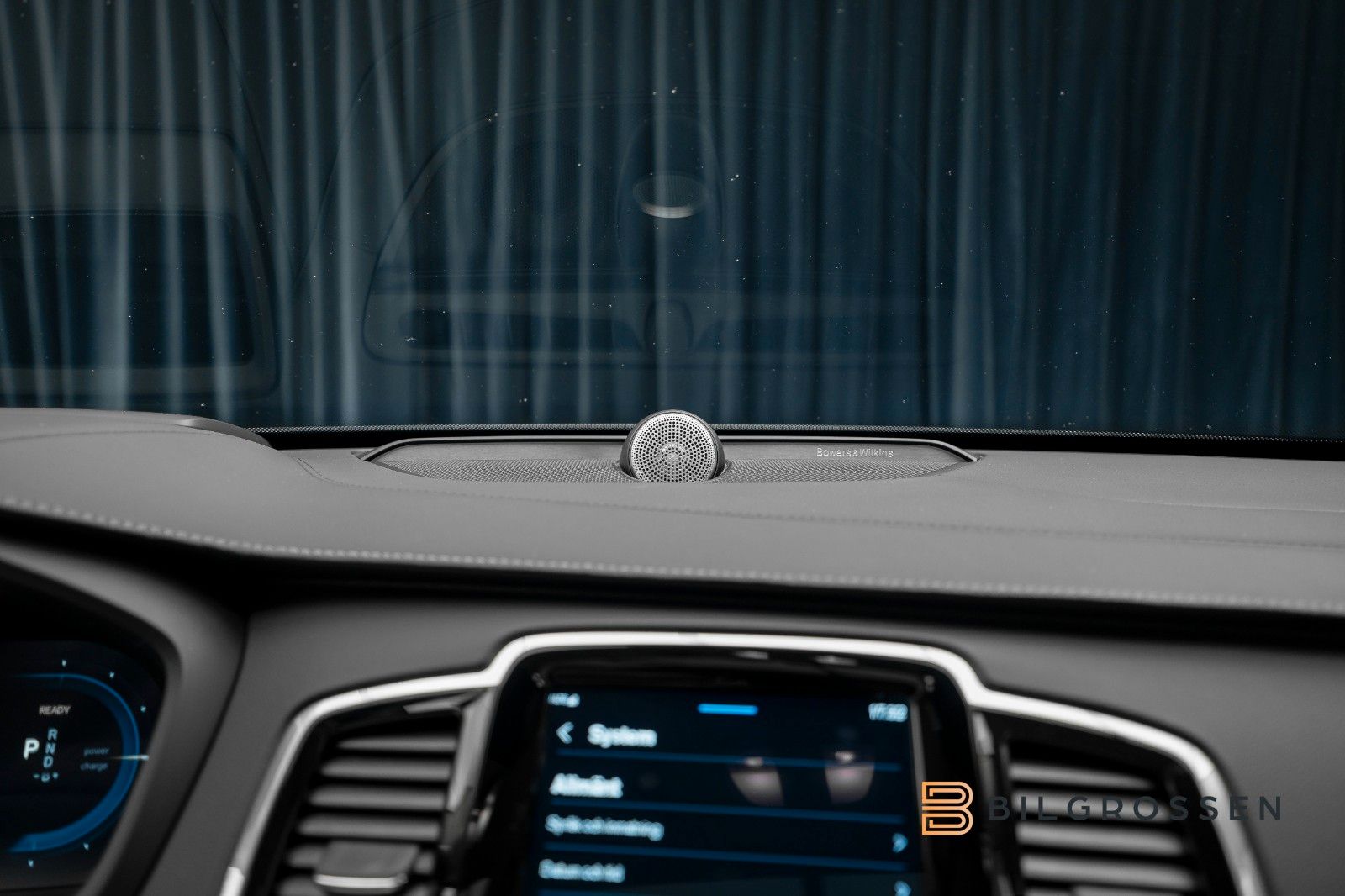 Volvo XC90 T8 Recharge Ultimate Dark B&W Pano HUD