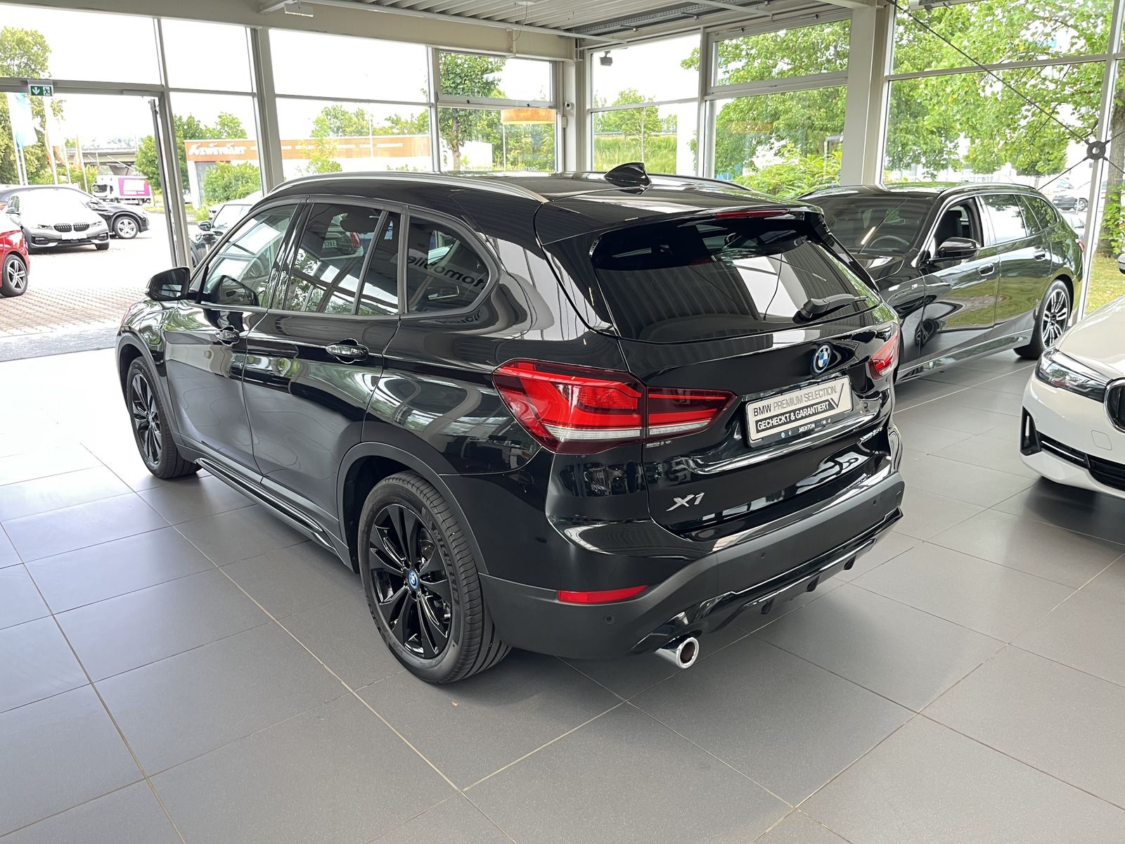 BMW X1 xDrive25e Sport Line - Samsaru's Car Outlet