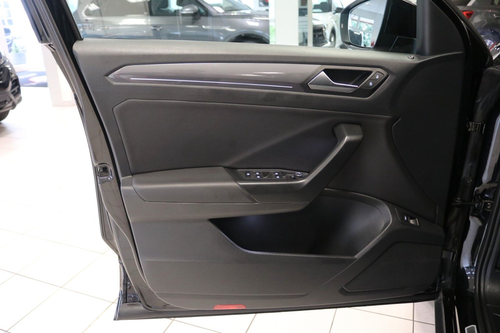 Volkswagen T-Roc Sport 4M R-Line - Samsaru's Car Outlet