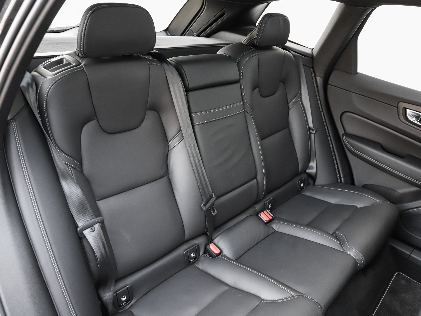 Volvo XC60 B4 (D) AWD R-Design NP:79.860,-//PANO/HUD/B