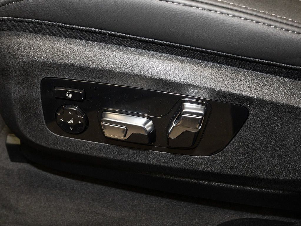 BMW X6 xDrive40d MSportPro PANO AHK SHZ PAProf 22"