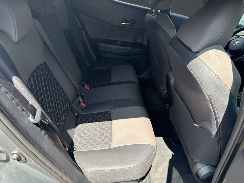 Toyota C-HR 2.0 Hybrid Lounge - Samsaru's Car Outlet