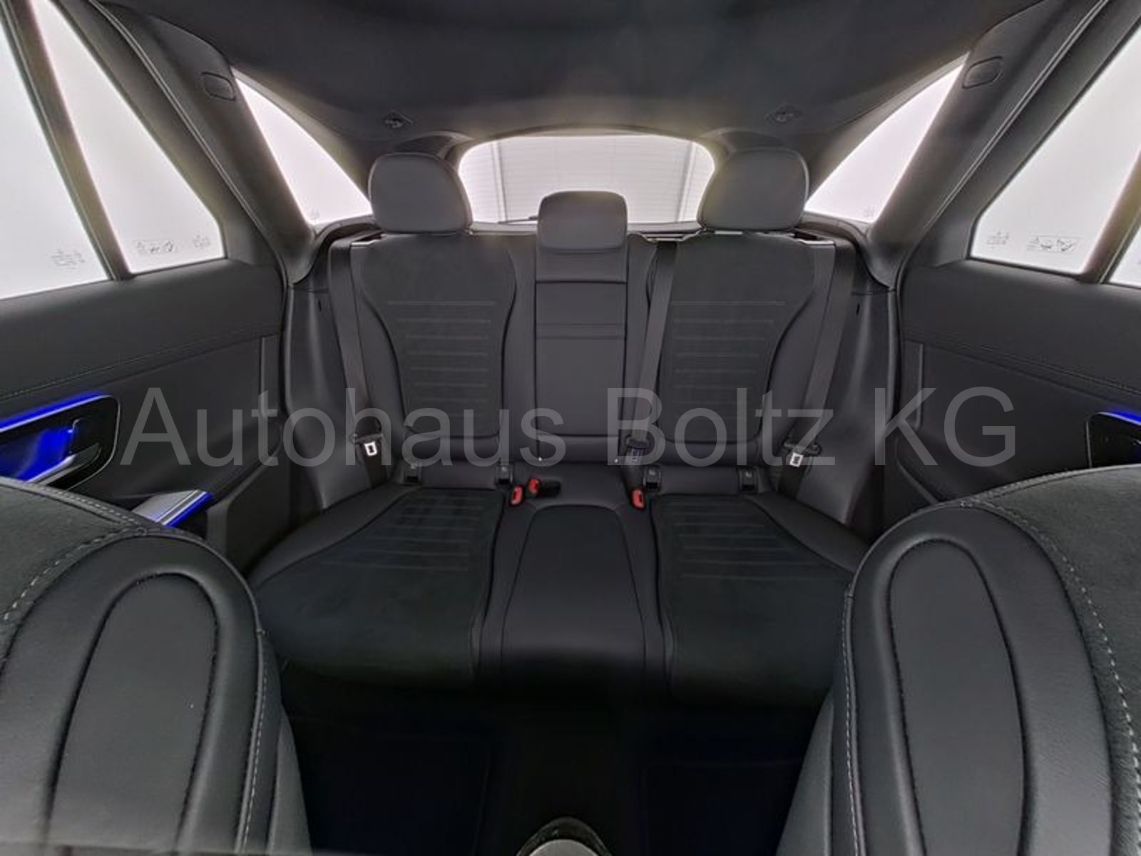 Mercedes-Benz GLC 300 e 4M AMG ENp 92300 Distr. Pano AHK 360 K